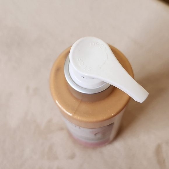 Aminnah AMNH 24K Gold Glow Body Lotion Smartass & Sass Sparkle - Picture 6 of 6